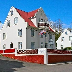 Guesthouse Akurinn Akureyri Exterior photo