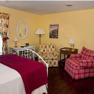 Frederick House Bed & Breakfast Staunton Room photo