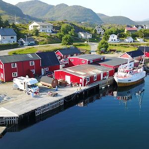 Sjostrand Rorbuer V Borge Iversen As Hotel Ballstad Exterior photo