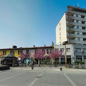 Albergo Sole Mariano Comense Exterior photo