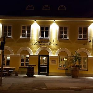 Der Heurige Im Gasthaus Zum Loewen Hotel Freising Exterior photo