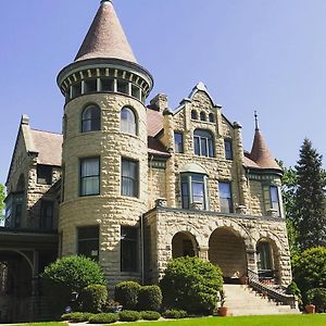 Castle La Crosse Bed & Breakfast Exterior photo