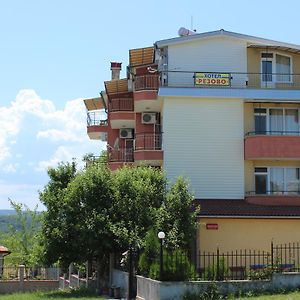 Rezovo Family Hotel Exterior photo