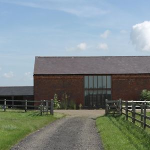 Handley Barn Bed & Breakfast Silverstone Exterior photo