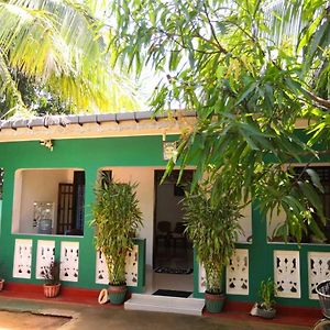 Alass Ga For Pets Lovers Hotel Trincomalee Exterior photo