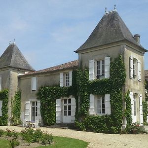 Le Logis De Ruelle Bed & Breakfast Exterior photo