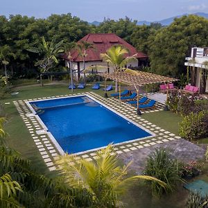 Batu Ampar Menjangan Hotel Banyuwedang Exterior photo