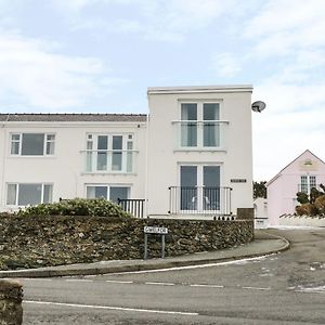 Harbour View Apartment Cemaes Bay Exterior photo