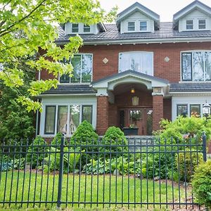 Avonview Manor Bed & Breakfast Stratford Exterior photo