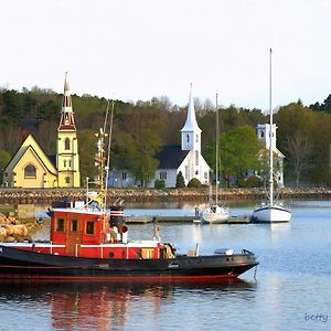 Mahone Bay Beach House Villa Exterior photo