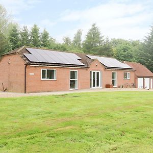 Heron Lodge Lusby Exterior photo