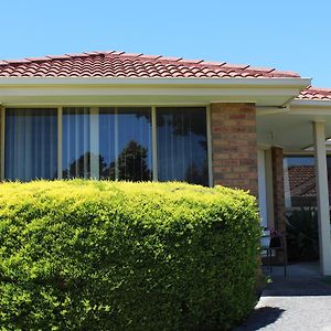 Australian Home Away @ Doncaster Anderson Creek 2 Doncaster East Exterior photo