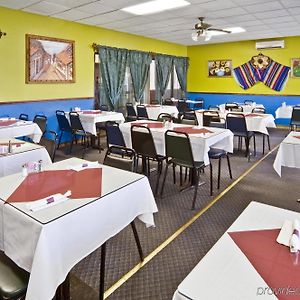 Fairview Inn By Oyo Hesston I-135 Restaurant photo