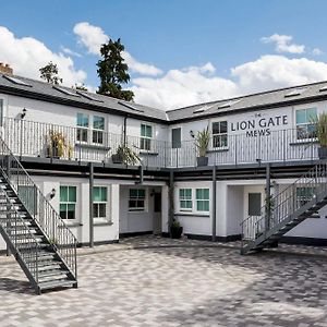 The Lion Gate Mews Hotel Kingston upon Thames  Exterior photo