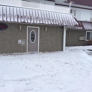 T-59 Motel Thief River Falls Exterior photo