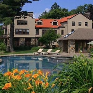 Rock Hall Luxe Lodging Hotel Colebrook Exterior photo