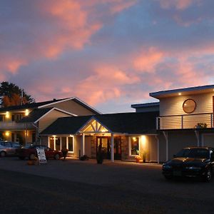 Sands On Golden Lake Hotel Exterior photo