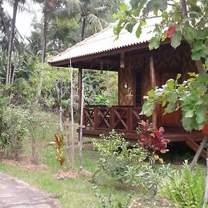 Ban Ban Bangalow Hotel Koh Jum Exterior photo