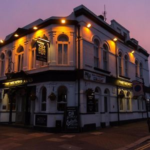 The Milford Arms Hotel Hounslow Exterior photo