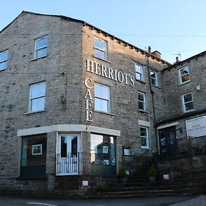 Herriot'S Bed & Breakfast Hawes Exterior photo