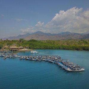 Mimpi Resort Menjangan Banyuwedang Exterior photo