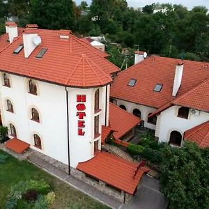 Maestro Hotel Ostroh Exterior photo