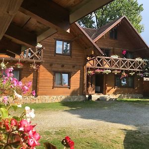 Садиба Гуцульський Двір Hotel Vorokhta Exterior photo