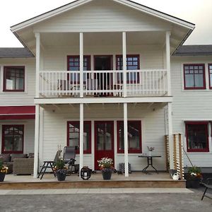 Oeregrund Bnb Bed & Breakfast Exterior photo