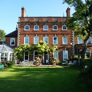 West Wing D'Isney Place. Lincoln Exterior photo