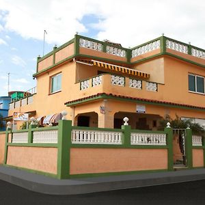 Hostal Olivia. Boca De Camarioca Hotel Exterior photo