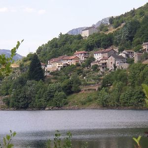 Gite Le Petit Riou Apartment Sainte-Marguerite-Lafigere Exterior photo