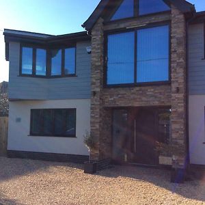 Cliff Top Studio Apartment Barton on Sea Exterior photo