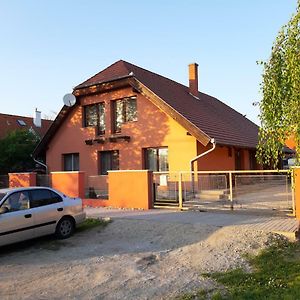 Napos Vendeghaz Hotel Gyor Exterior photo