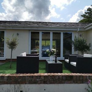 Couples Country Escape Includes Private Indoor Pool And Hot Tub In North Wales Villa Bagillt Exterior photo