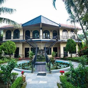 Chitwan Adventure Resort Sauraha Exterior photo