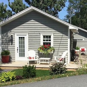 Mahone Bay Hide-Away Apartment Exterior photo