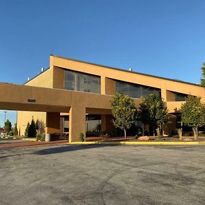 The Atrium Hotel On Third Quincy Exterior photo