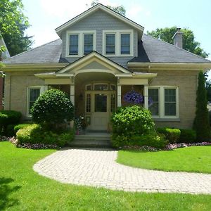 Cottage On Caledonia Bed & Breakfast Stratford Exterior photo