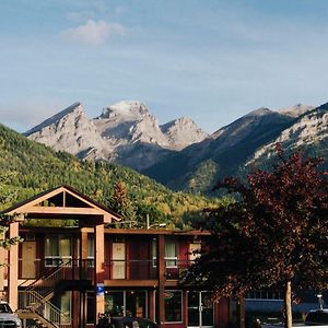 Canadas Best Value Inn And Suites Fernie Exterior photo