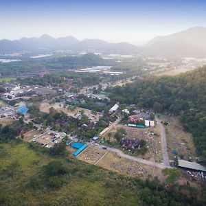 Farada Resort Pakchong Exterior photo