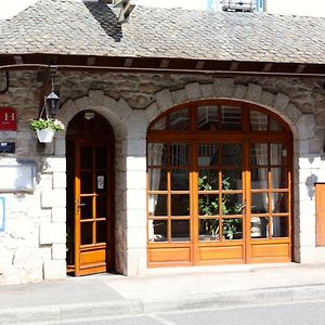 Hotel Restaurant Des Deux Vallees Entraygues-sur-Truyere Exterior photo