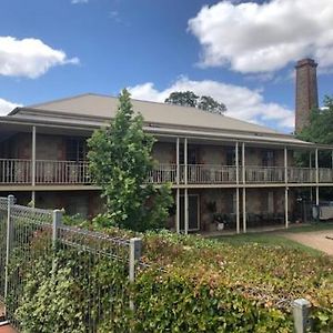 Clare Central Motel Exterior photo