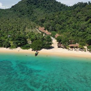 Koh Ngai Paradise Beach Hotel Exterior photo