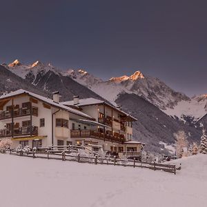 Berghotel Johanneshof Anterselva di Mezzo Exterior photo