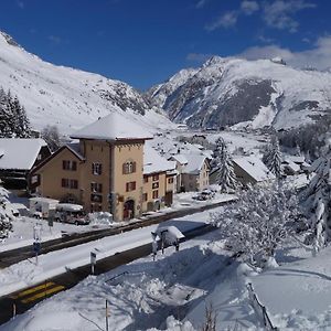 Sust Lodge Am Gotthard Hospental Exterior photo