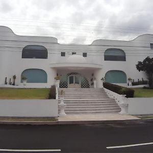 Luxurious House In Cumbaya Villa Exterior photo