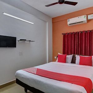 Oyo 22441 Hotel Shanthala Boarding And Lodge Suratakal Exterior photo