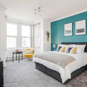 The Redcliffe 2 Bedroom, Sleeps 5 & Parking By Damask Homes Ilford Exterior photo