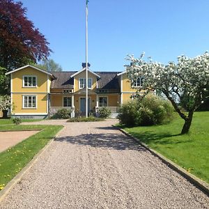 Fredriksons Vilt, Vin & Pensionat Hotel Axvall Exterior photo