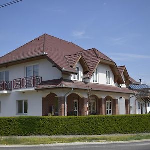 Fonix Apartmanhaz Apartment Nagypali Exterior photo